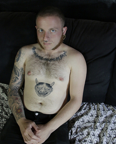 Tatted Scruffy Cubs Suck Cock